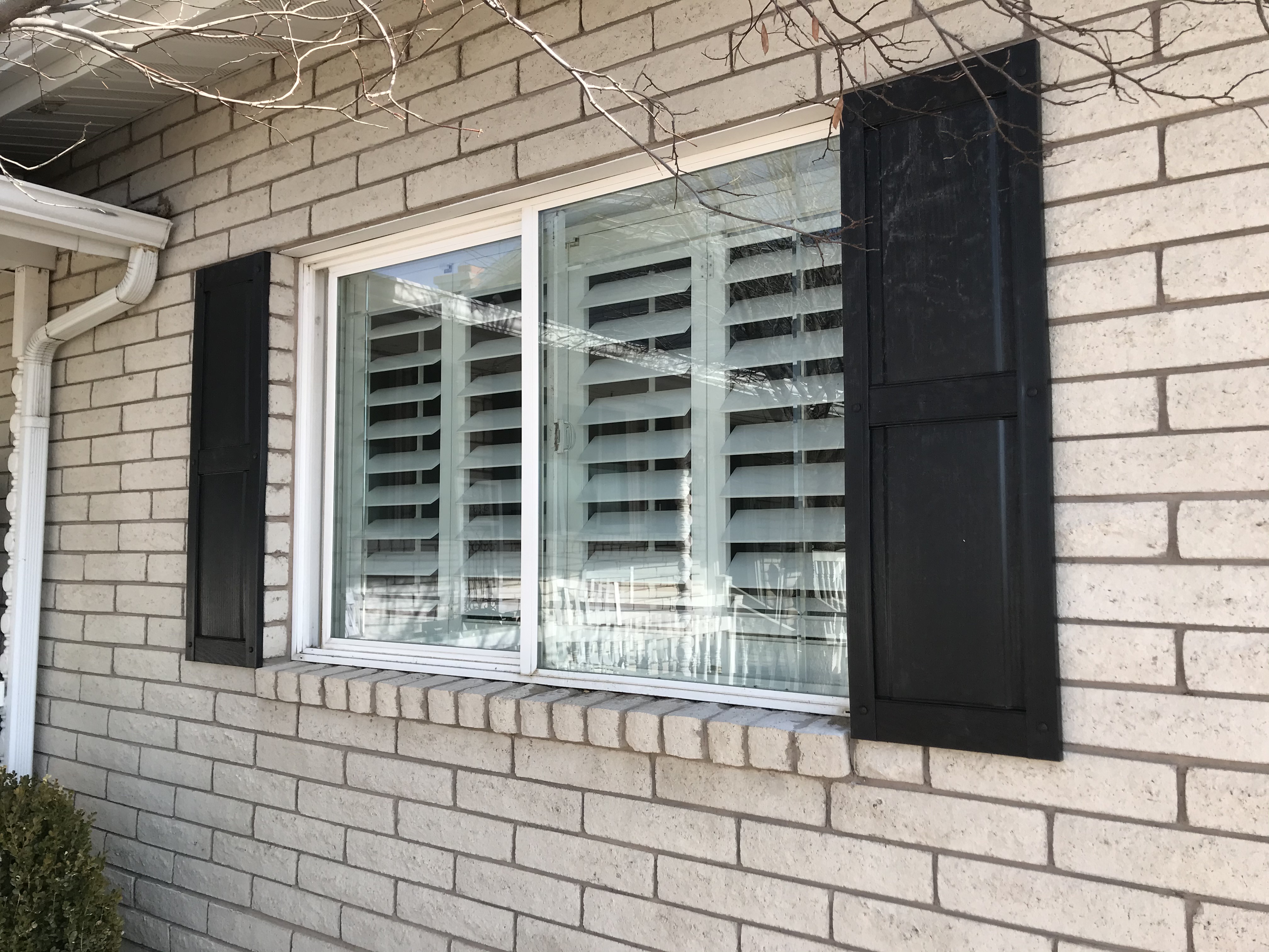 Exterior window cleaning close-up Utah home